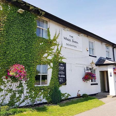 Отель The White Swan Escrick Экстерьер фото