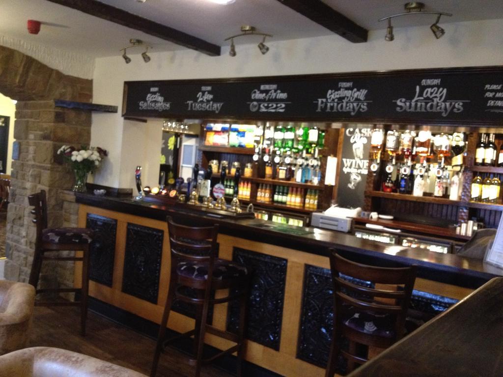 Отель The White Swan Escrick Экстерьер фото