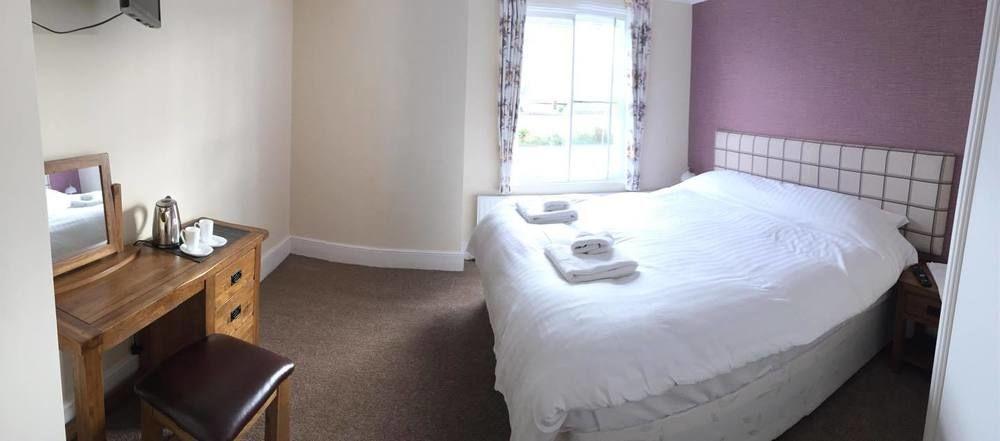 Отель The White Swan Escrick Экстерьер фото