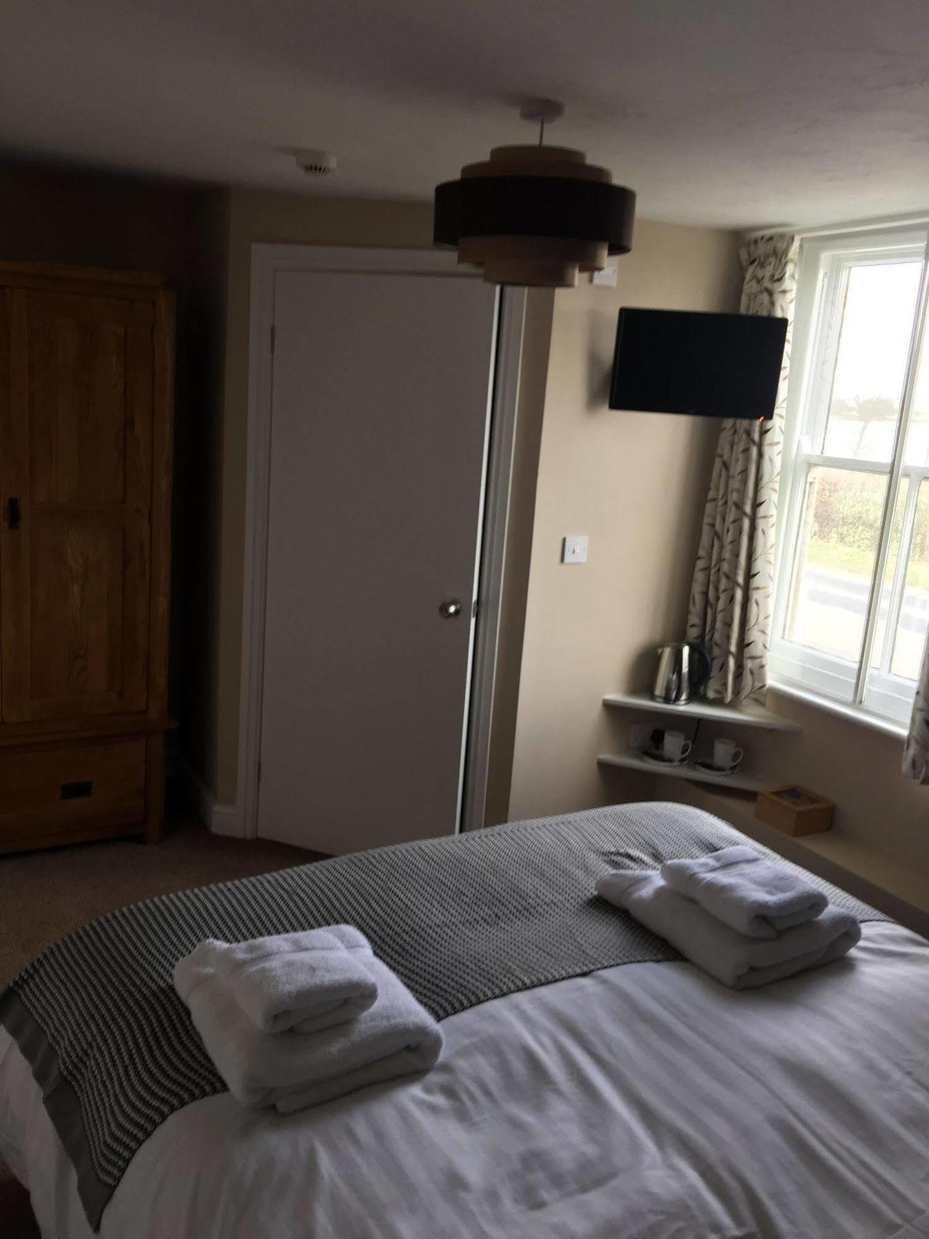 Отель The White Swan Escrick Экстерьер фото