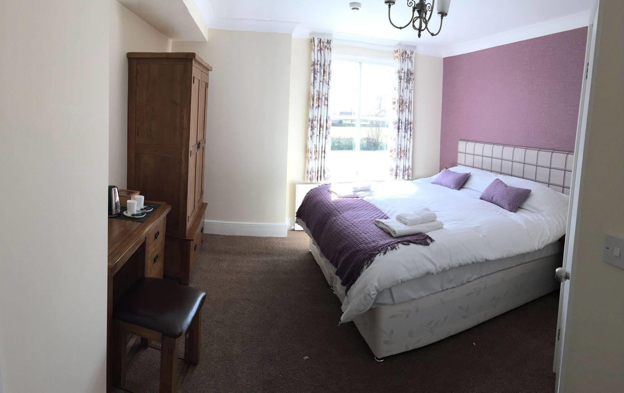 Отель The White Swan Escrick Экстерьер фото