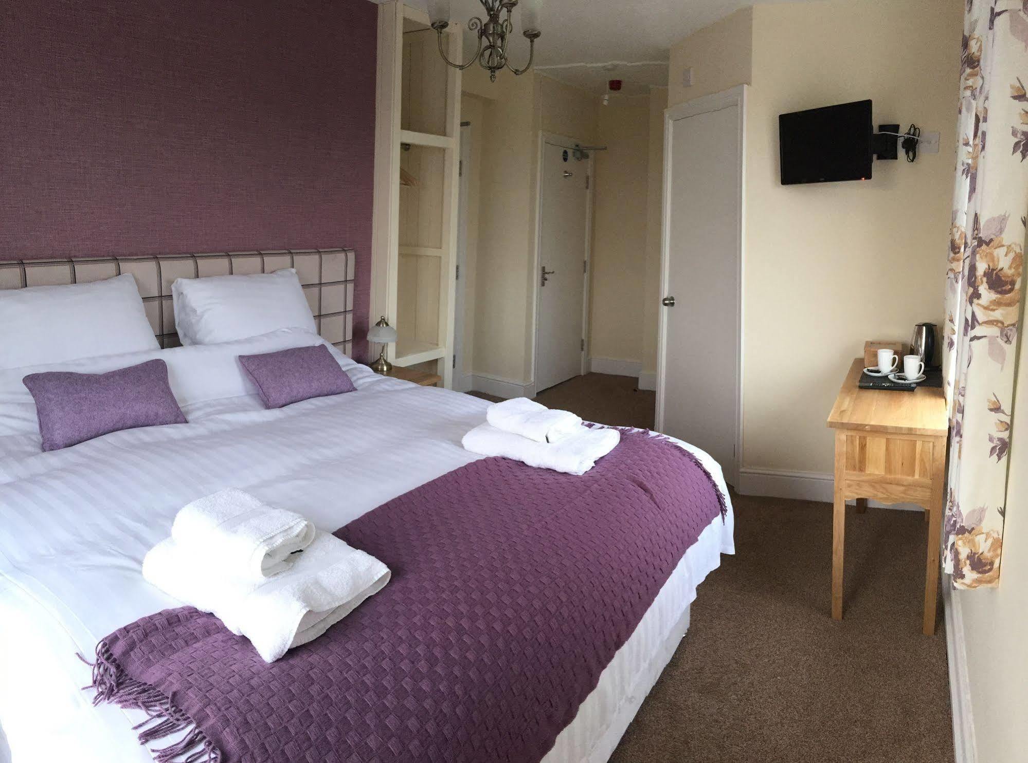 Отель The White Swan Escrick Экстерьер фото