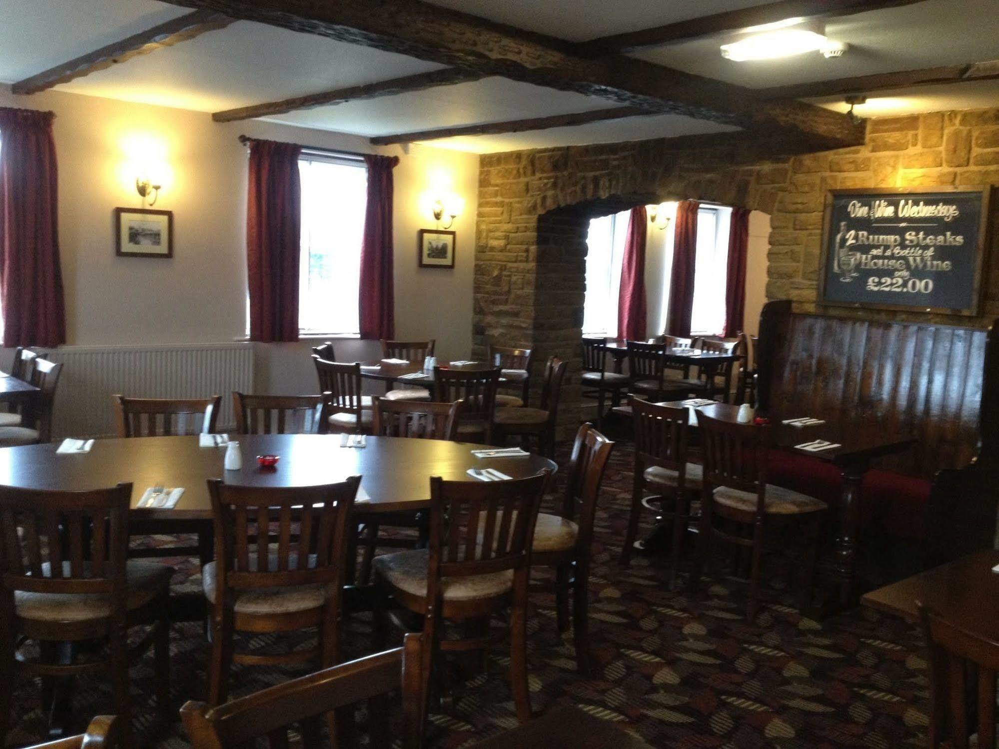Отель The White Swan Escrick Экстерьер фото