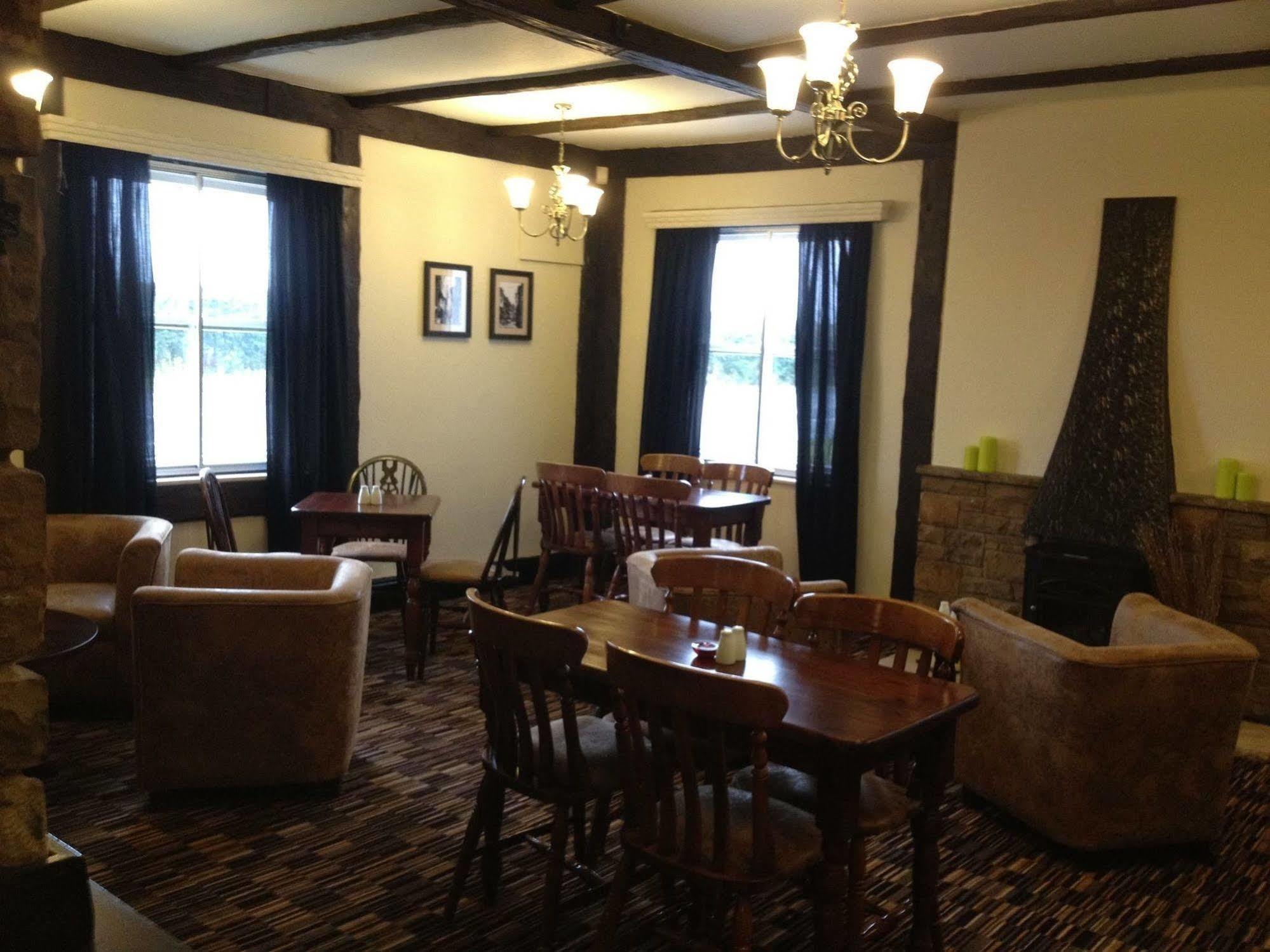 Отель The White Swan Escrick Экстерьер фото